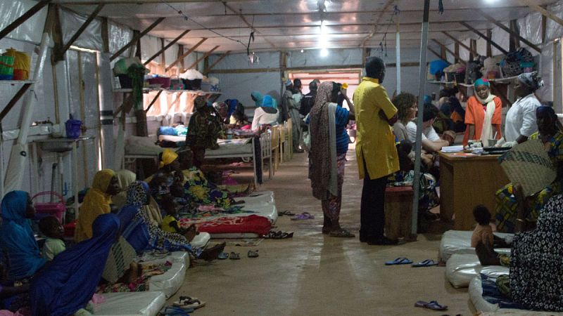 Una de las salas de ingreso del Hospital de Zinder (Níger)donde decenas de niños permanecen ingresados por desnutrición.