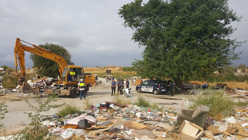 Los derribos se hacen con presencia policial