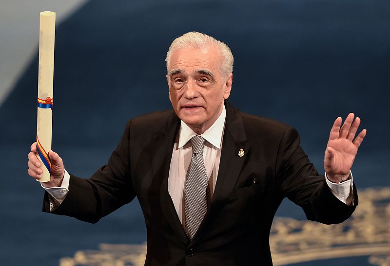 El director de cine estadounidense se dirige al público después de recibir el reconocimiento.