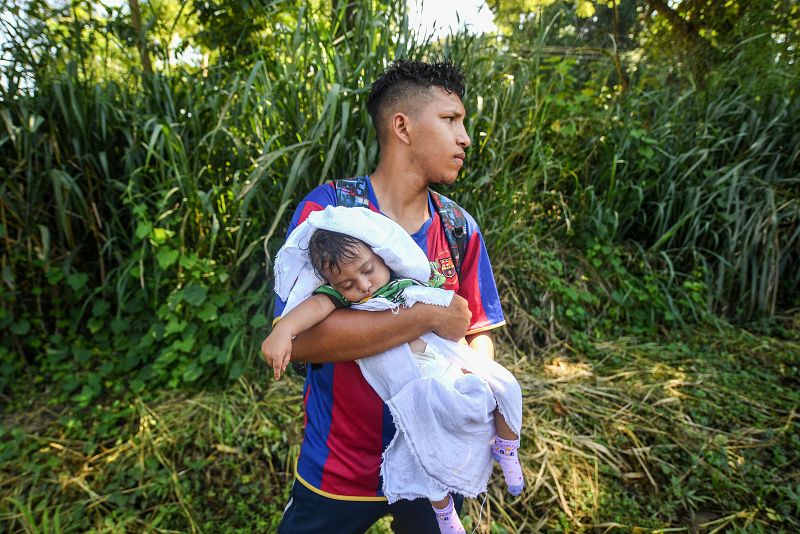 Migrantes hondureños en caravana a EE.UU.