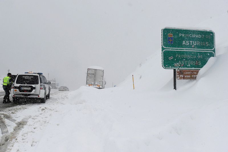 Vista del alto del Puerto de Pajares nevado