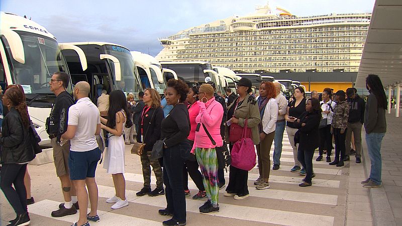 Del crucero al autobús que les llevará al centro de Palma