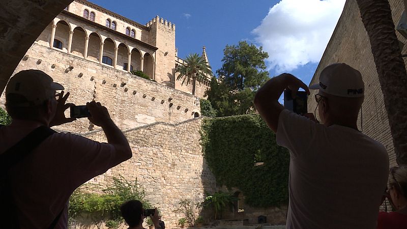 Turistas y sus teléfonos móviles