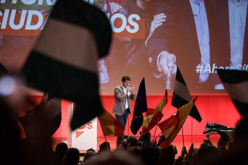 Juan Marín arropado por los líderes de Cs