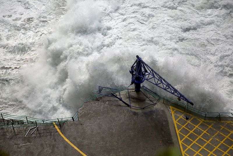 Las islas Canarias se encuentran en situación de alerta por olas de hasta seis metros