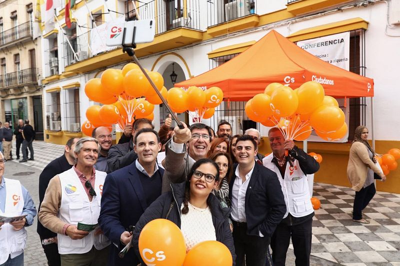 Marín pasea por Coria del Río, Sevilla