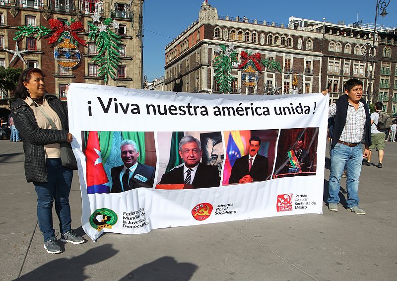 Seguidores de López Obrador comienzan a llegar a la plaza del Zócalo, en Ciudad de México