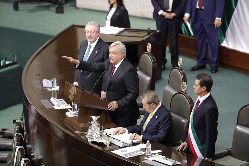 López Obrador juramenta como nuevo jefe de Estado de México