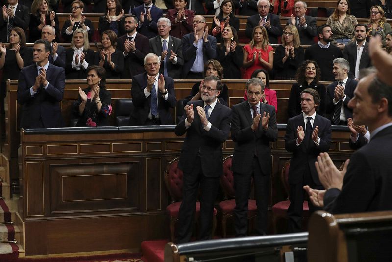 Los expresidentes aplauden el discurso de Felipe VI