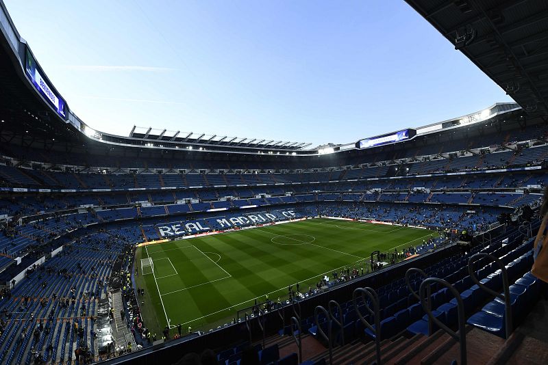 Comienzan a poblarse las gradas del Santiago Bernabéu con más de dos horas de margen.