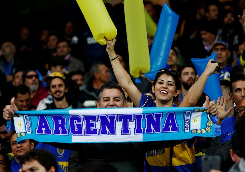 Los aficionados argentinos no paran de animar.