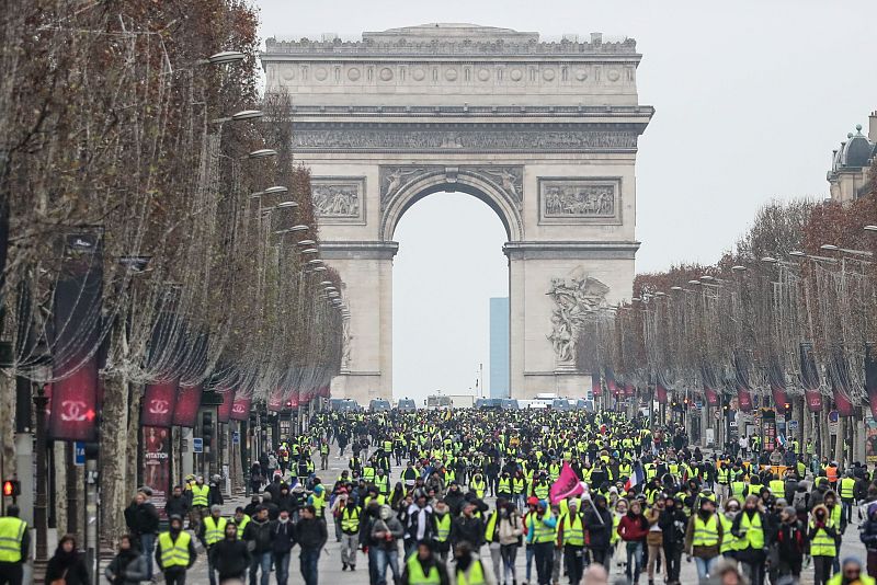 Concentración de 'chalecos amarillos' en los Campos Elíseos