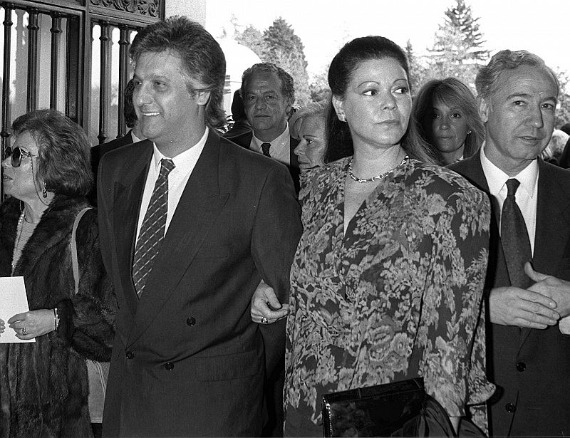 Chiquetete acude al Palacio del Pardo con motivo de la entrega de las medallas de Oro al Mérito de las Bellas Artes el 3 de abril de 1990