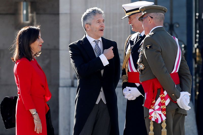 La ministra de Defensa, Margarita Robles, y el ministro del Interior, Fernando Grande-Marlaska, durante la celebración de la Pascua Militar en el Palacio Real