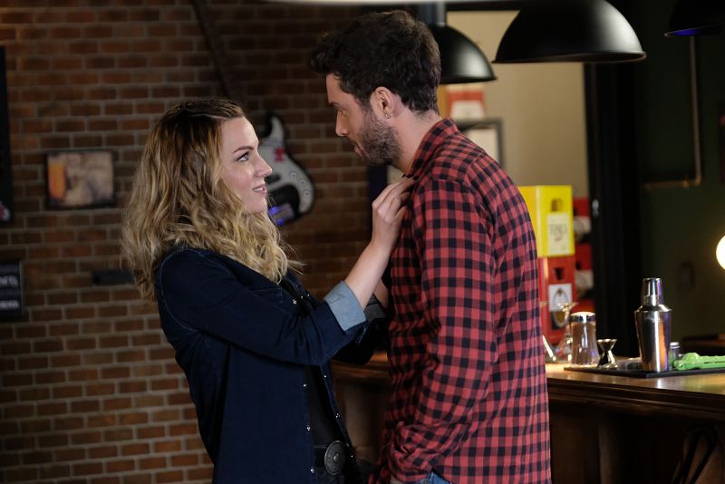 Álvaro encuentra consuelo en Sara