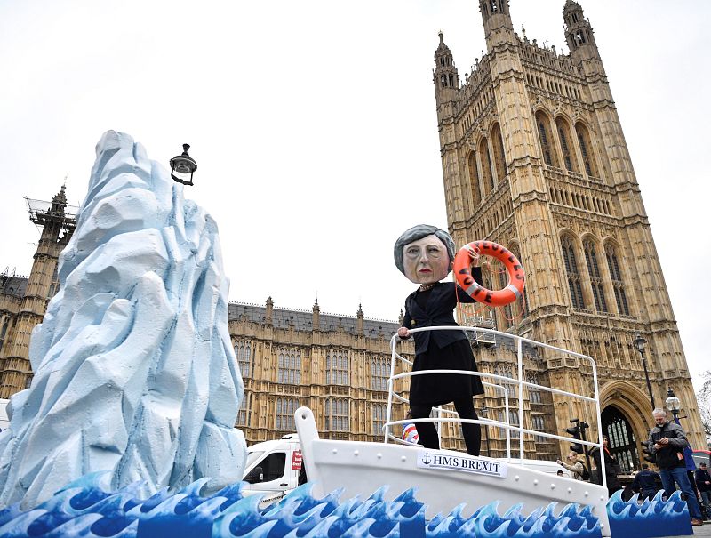 El 'Brexit' de May, en el Titanic