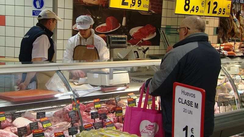  Mª Cruz se prepara para ser carnicera