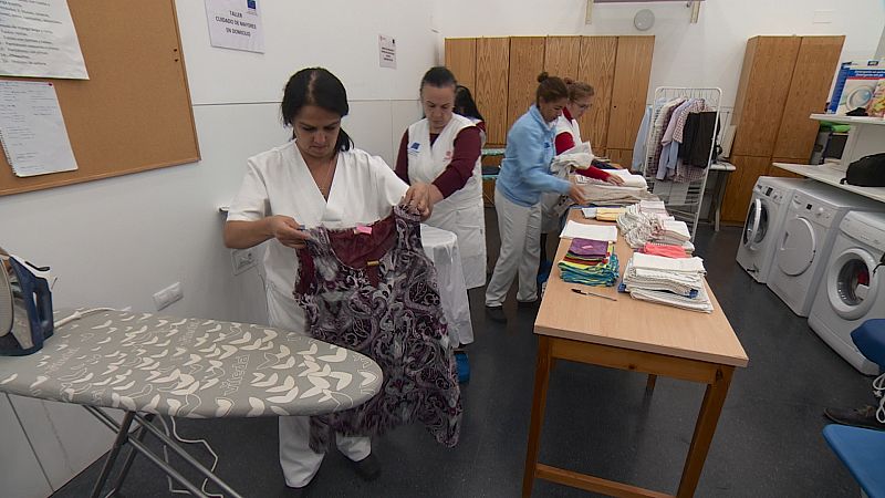 Mujeres desempleadas en un taller