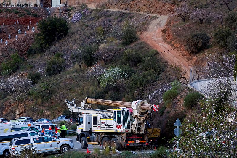 Optan por entubar el pozo donde cayó Julen ante las "dificultades técnicas"