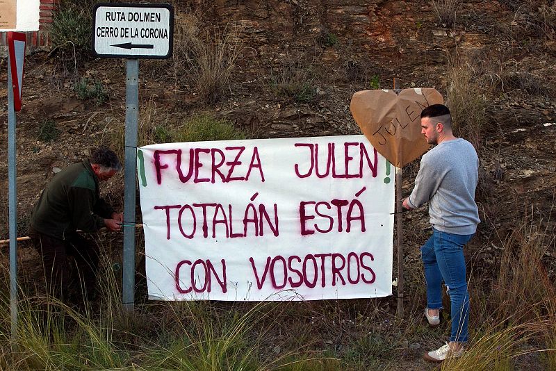 Vecinos marchan en apoyo de Julen, su familia y los rescatadores