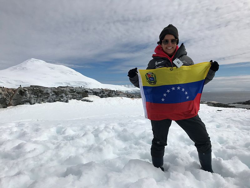 La geoquímica venezolana Inés Meléndez, que con seis meses de embarazo se embarcó en la expedición de 80 líderes científicas Homeward Bound