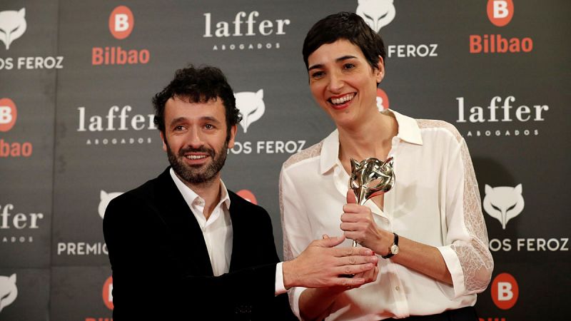 Rodrigo Sorogoyen e Isabel Peña con el premio a mejor guión por 'El reino'