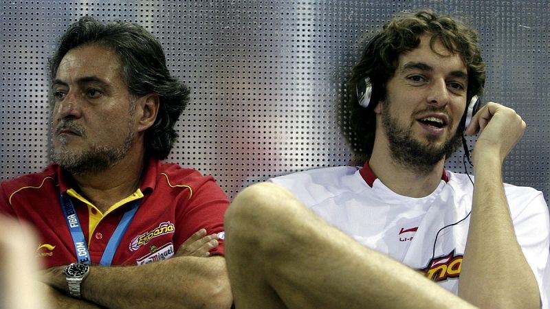 José Vicente 'Pepu' Hernández junto a Pau Gasol durante el Eurobasket 2007.