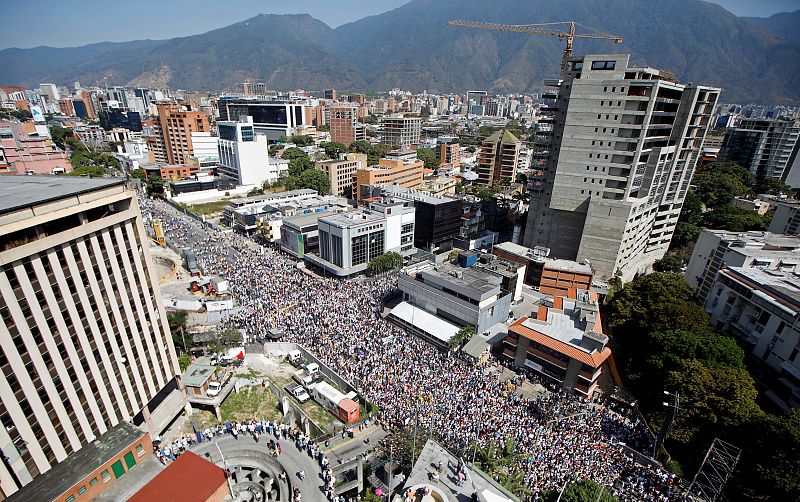 Una avenida de Caracas repleta de simpatizantes del presidente interino, Juan Guaidó