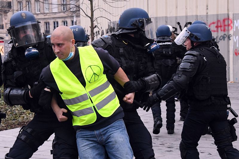 Un manifestante arrestado en Burdeos