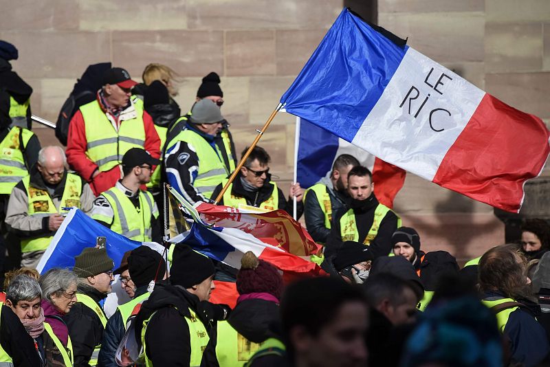 Un grupo de personas durante la manifestación en la ciudad de Mulhouse