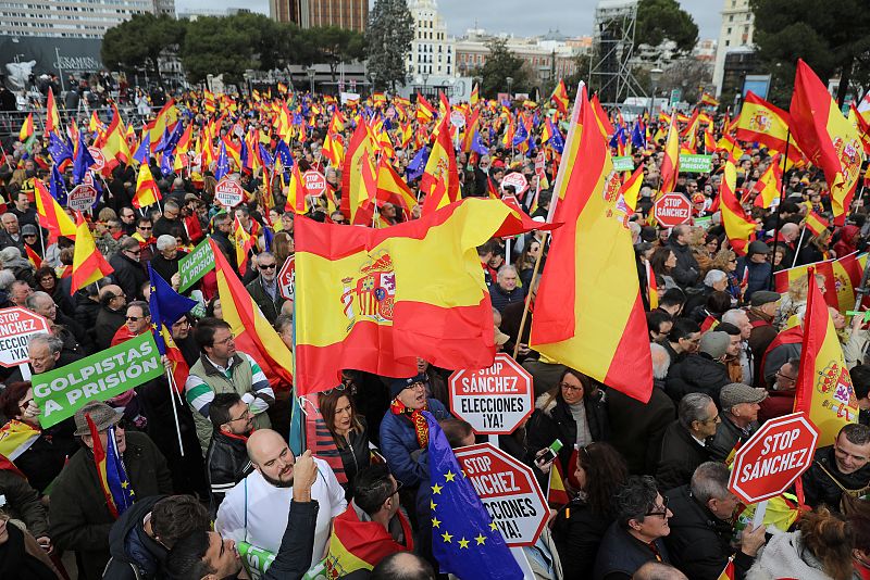 Manifestación de PP y Ciudadanos en el centro de Madrid por la unidad de España y la celebración de elecciones