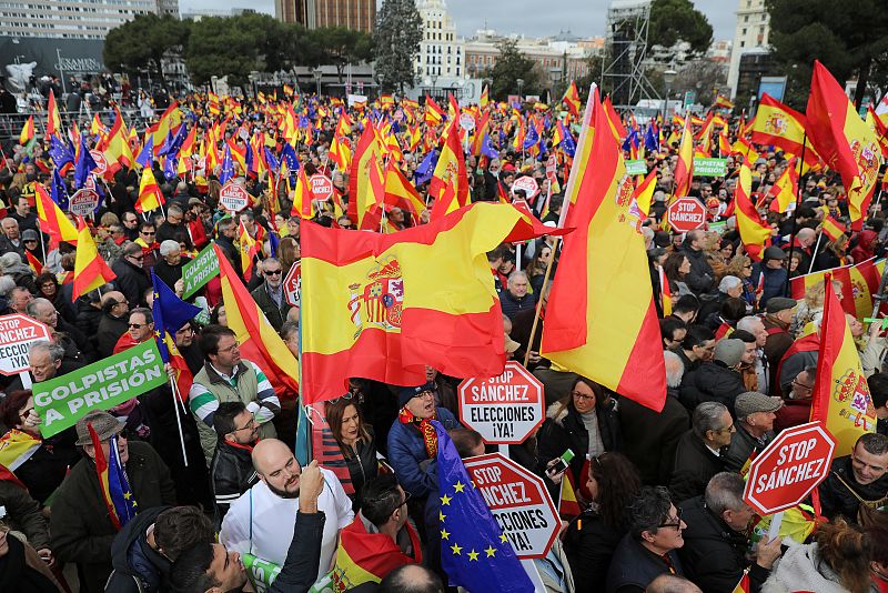 Manifestación de PP y Ciudadanos en el centro de Madrid por la unidad de España y la celebración de elecciones