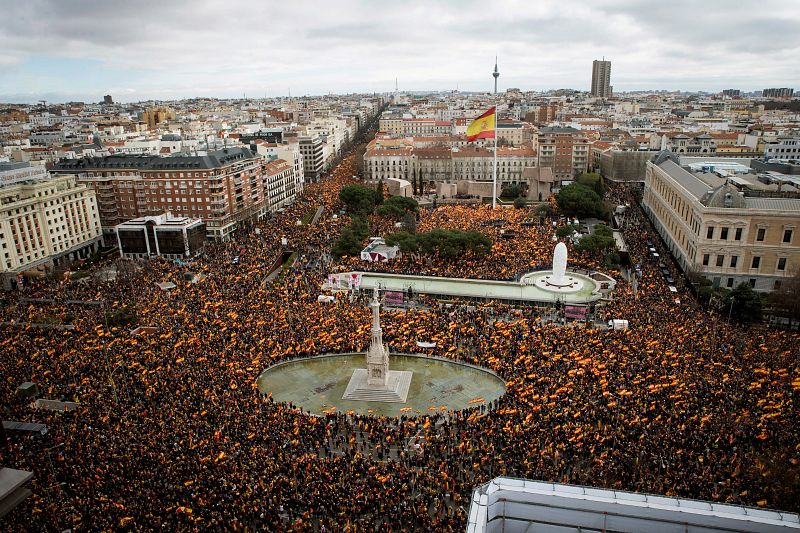 Vista general de la concentración convocada por PP, Ciudadanos y VOX en la plaza de Colón de Madrid, en protesta por el diálogo de Pedro Sánchez con los independentistas catalanes y en demanda de elecciones generales