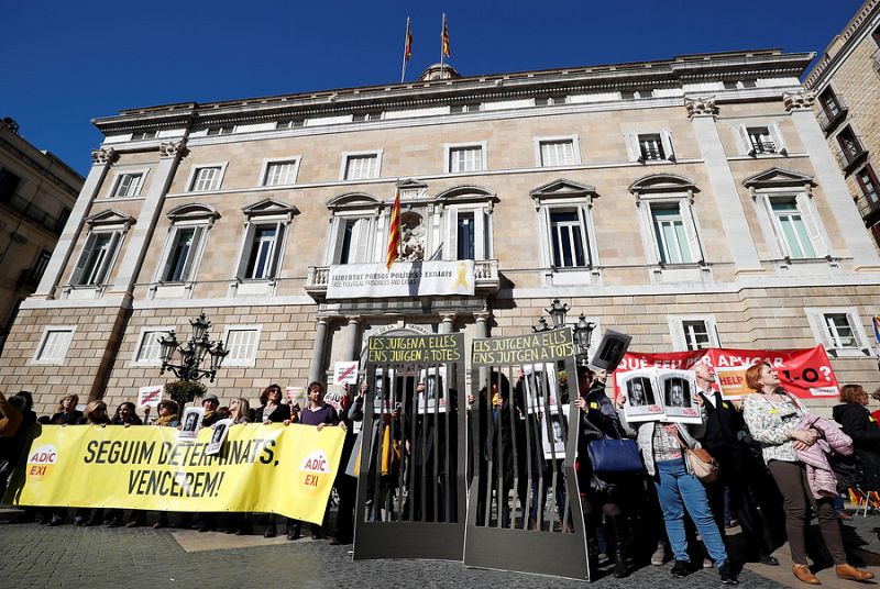 Protestas ante el Palau de la Generalitat en Barcelona