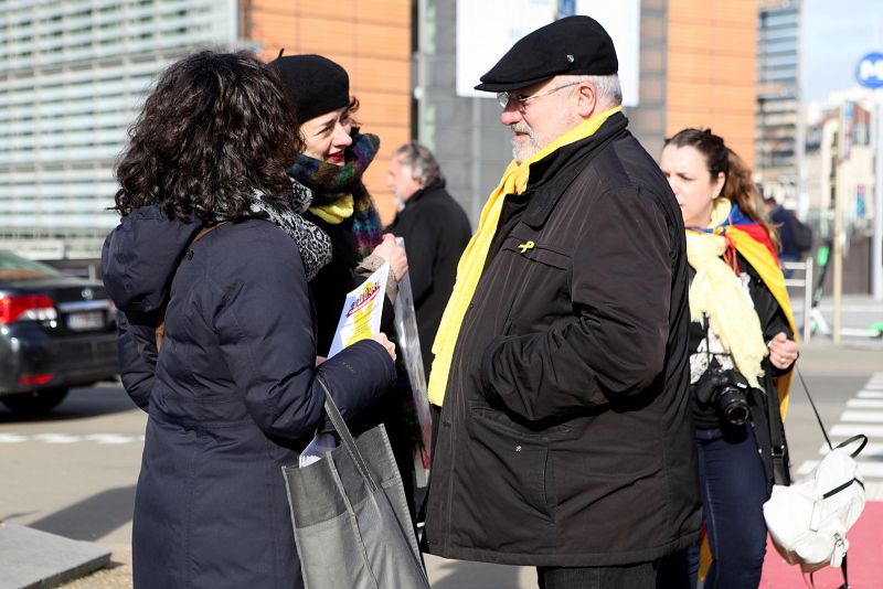 El exconsejero catalán Lluís Puig en Bélgica durante una concentración frente a la sede de la Comisión Europea