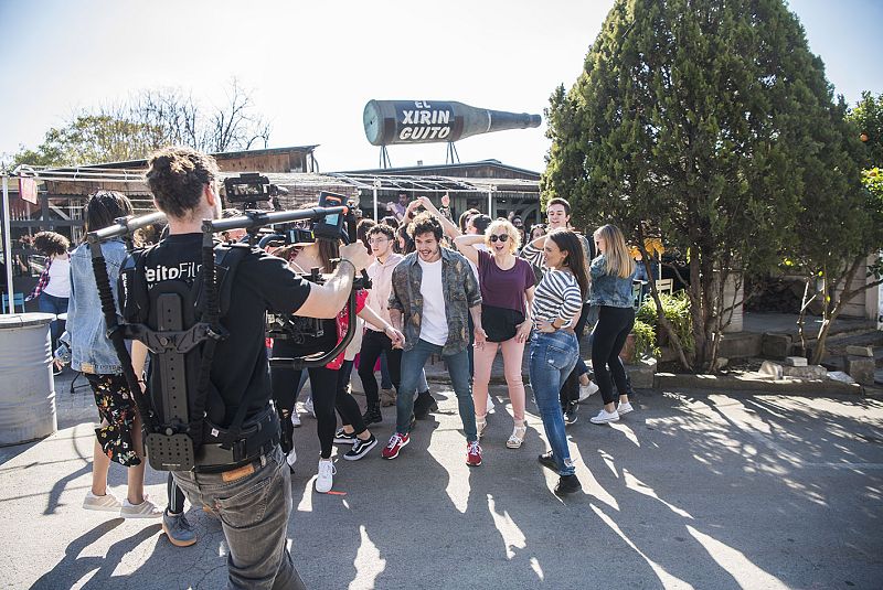 Miki durante el rodaje del videoclip de 'La venda'