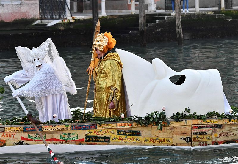 Una de las barcas que ha participado en el gran desfile en el Gran Canal