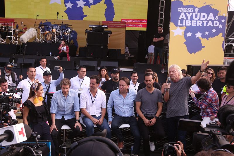 Richard Branson habla con los medios antes del Venezuela Aid Live