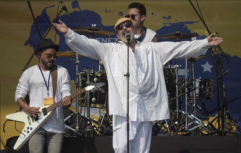Miguel Bosé durante su actuación en el concierto 'Venezuela Aid Live'
