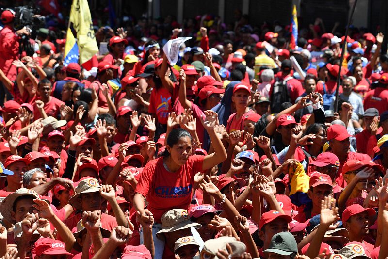 Los partidarios del presidente venezolano Nicolás Maduro también han organizado este sábado una marcha bajo el ¿Marcha Bolivariana por la Dignidad¿ en Caracas.