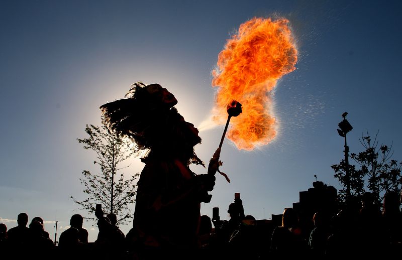 Los habitantes de Pachuca desfilan en el evento "La Magia del Carnaval" mostrando sus tradiciones