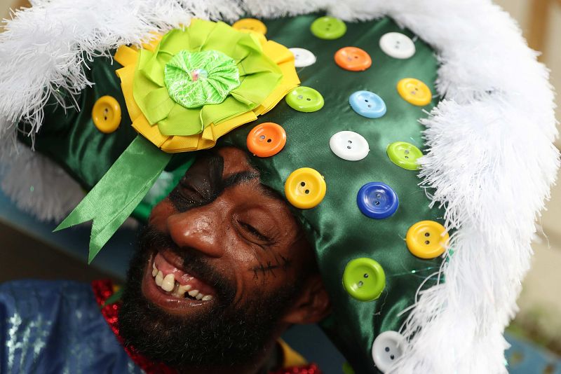 Un paciente del Hospital Psiquiátrico Instituto Municipal Nise da Silveira participa en la comparsa de Carnaval 'Loucura Suburbana'