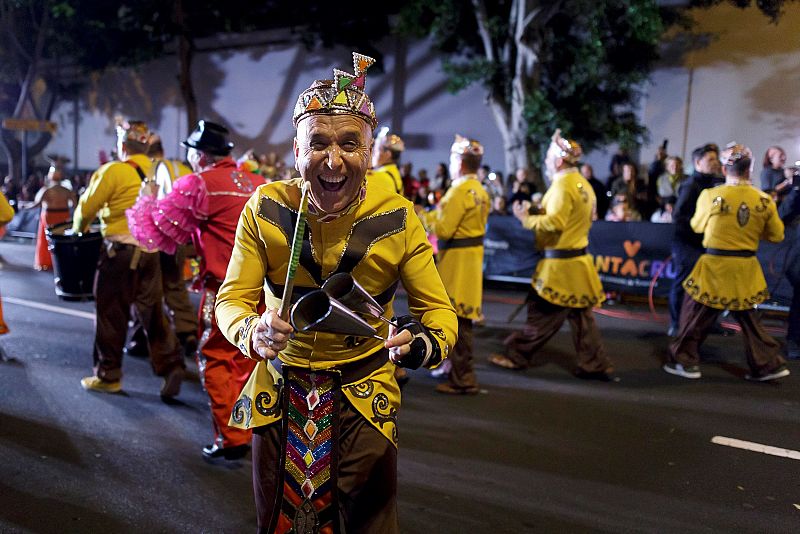 Desfile de la cabalgata anunciadora del carnaval