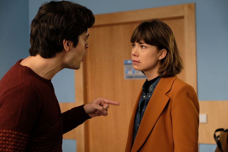 Alicia y Julio discuten por el estado de salud de su padre