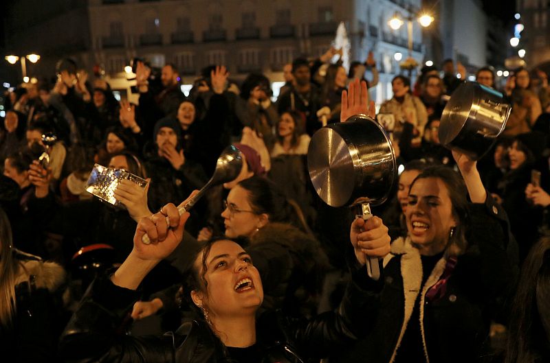 La cacerolada en la Puerta del Sol ha sido el pistoletazo de salida de las movilizaciones del 8M en Madrid