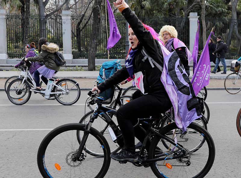 Huelga 8-M: Marcha ciclista de mujeres en Madrid