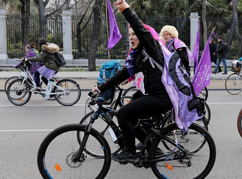 Huelga 8-M: Marcha ciclista de mujeres en Madrid
