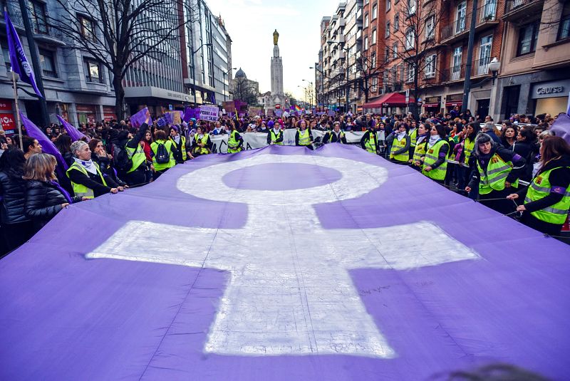 Manifestación en Bilbao para denunciar las discriminaciones laborales y salariales que sufren las mujeres, con motivo del Día Internacional de la Mujer.