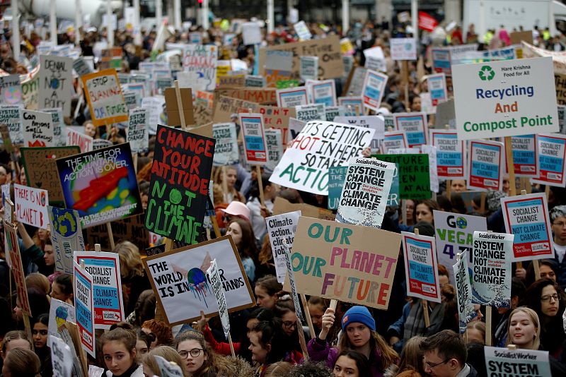 Miles de jóvenes participan en Londres en las marchas por el clima