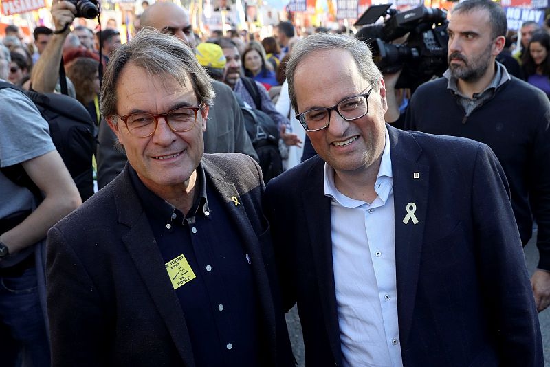 El presidente de la Generalitat, Quim Torra, y el expresidente Artur Mas asisten a la manifestación